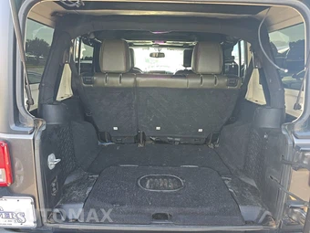 2016 Jeep Wrangler Unlimited Sahara - miniatura 16