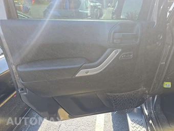 2016 Jeep Wrangler Unlimited Sahara - miniatura 9