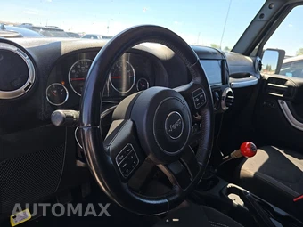 2016 Jeep Wrangler Unlimited Sahara - miniatura 10