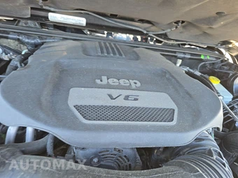 2016 Jeep Wrangler Unlimited Sahara - miniatura 15