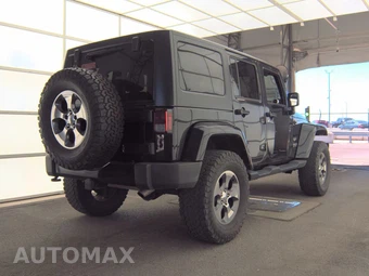 2016 Jeep Wrangler Unlimited Sahara - miniatura 4