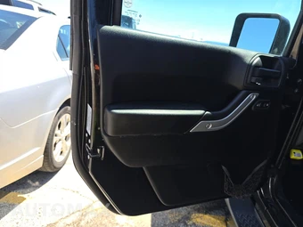 2016 Jeep Wrangler Unlimited Sahara - miniatura 9