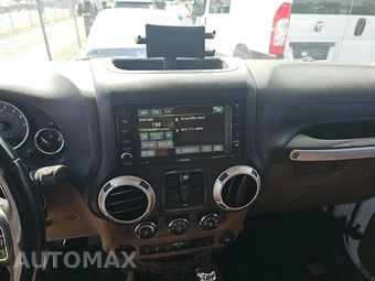 2016 Jeep Wrangler Unlimited Sahara - miniatura 11