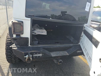 2016 Jeep Wrangler Unlimited Sahara - miniatura 16