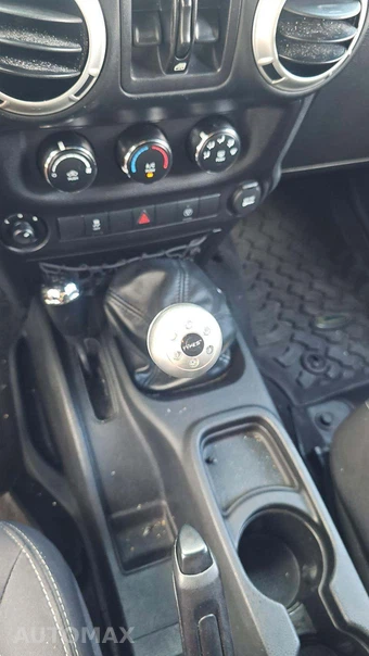 2016 Jeep Wrangler Unlimited Sahara - miniatura 23