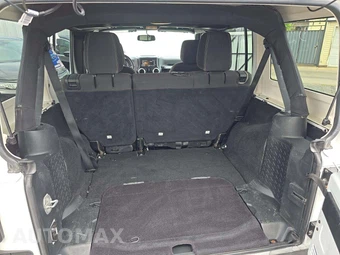 2016 Jeep Wrangler Unlimited Sahara - miniatura 14