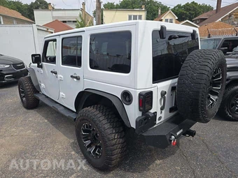 2016 Jeep Wrangler Unlimited Sahara - miniatura 2