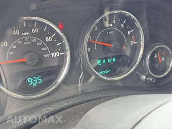 2016 Jeep Wrangler Unlimited Sahara - miniatura 26