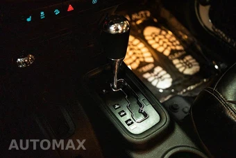 2016 Jeep Wrangler Unlimited Sahara - miniatura 17