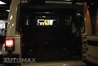 2016 Jeep Wrangler Unlimited Sahara - miniatura 7