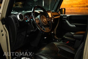2016 Jeep Wrangler Unlimited Sahara - miniatura 8