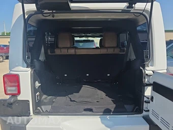 2016 Jeep Wrangler Unlimited Sahara - miniatura 19