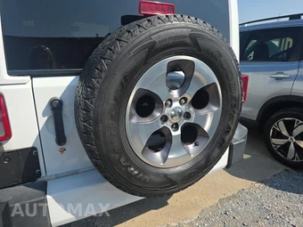 2016 Jeep Wrangler Unlimited Sahara - miniatura 7