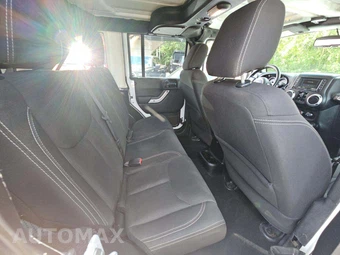 2016 Jeep Wrangler Unlimited Sahara - miniatura 16