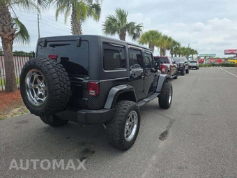 2016 Jeep Wrangler Unlimited Sahara - miniatura 3