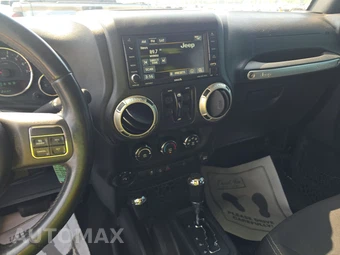2016 Jeep Wrangler Unlimited Sahara - miniatura 11