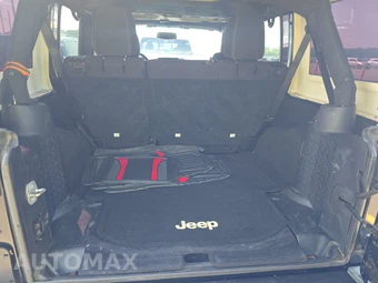 2016 Jeep Wrangler Unlimited Sahara - miniatura 16