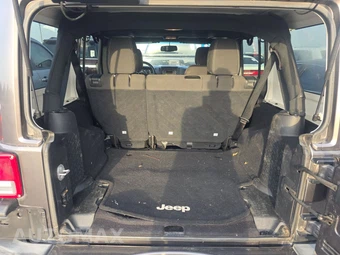 2016 Jeep Wrangler Unlimited Sahara - miniatura 16
