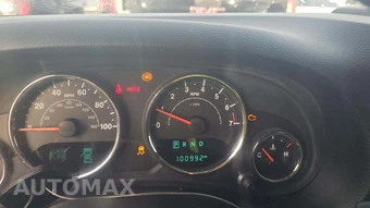 2016 Jeep Wrangler Unlimited Sahara - miniatura 24