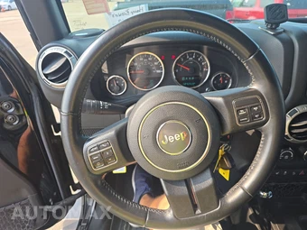 2016 Jeep Wrangler Unlimited Sahara - miniatura 10