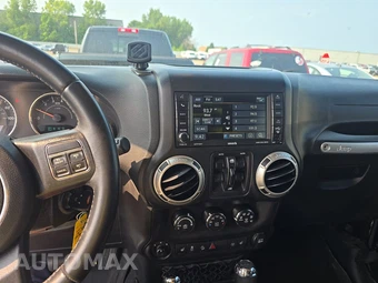 2016 Jeep Wrangler Unlimited Sahara - miniatura 11