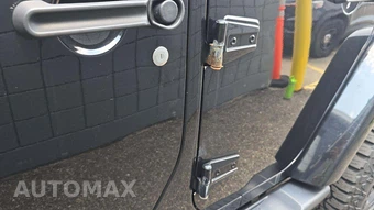 2016 Jeep Wrangler Unlimited Sahara - miniatura 30