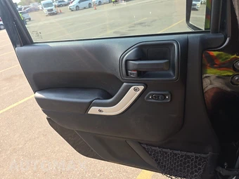 2016 Jeep Wrangler Unlimited Sahara - miniatura 9