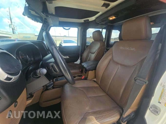 2016 Jeep Wrangler Unlimited Sahara - miniatura 3