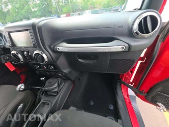 2016 Jeep Wrangler Unlimited Sahara - miniatura 16