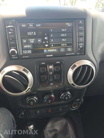 2016 Jeep Wrangler Unlimited Sahara - miniatura 7