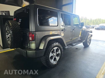 2016 Jeep Wrangler Unlimited Sahara - miniatura 4
