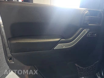 2016 Jeep Wrangler Unlimited Sahara - miniatura 9