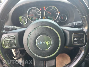 2016 Jeep Wrangler Unlimited Sahara - miniatura 10