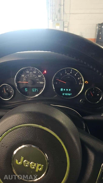 2016 Jeep Wrangler Unlimited Sahara - miniatura 18
