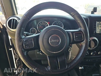 2016 Jeep Wrangler Unlimited Sahara - miniatura 10