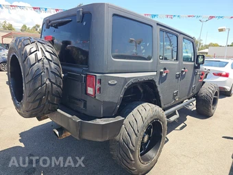 2016 Jeep Wrangler Unlimited Sahara - miniatura 4