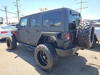 2016 Jeep Wrangler Unlimited Sahara - miniatura 6