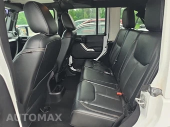 2016 Jeep Wrangler Unlimited Sahara - miniatura 16