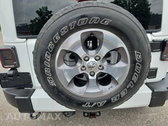 2016 Jeep Wrangler Unlimited Sahara - miniatura 7