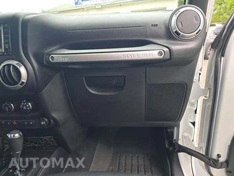 2016 Jeep Wrangler Unlimited Sahara - miniatura 19