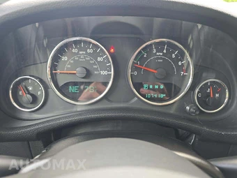 2016 Jeep Wrangler Unlimited Sahara - miniatura 9