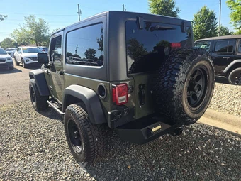 2016 Jeep Wrangler Willys Wheeler Edition - miniatura 2