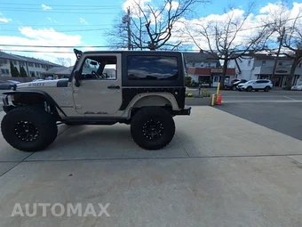 2016 Jeep Wrangler Willys Wheeler Edition - miniatura 3