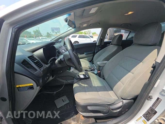 2016 Kia Forte LX Sedan – miniatura 6