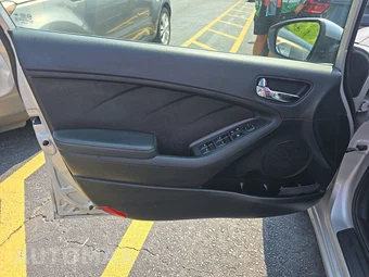 2016 Kia Forte LX Sedan – miniatura 15