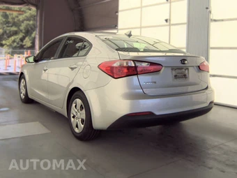 2016 Kia Forte LX Sedan – miniatura 8