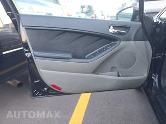 2016 Kia Forte LX Sedan - miniatura 9