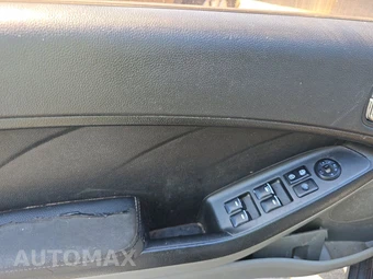 2016 Kia Forte LX Sedan – miniatura 9