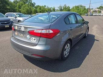2016 Kia Forte LX Sedan – miniatura 3