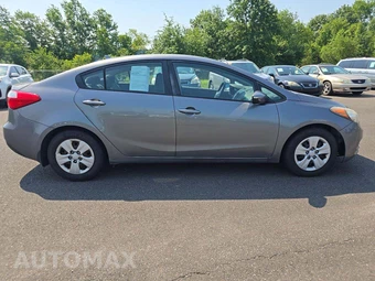 2016 Kia Forte LX Sedan – miniatura 4